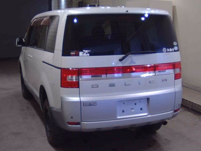 MITSUBISHI DELICA D:5