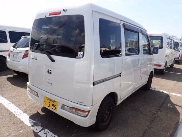 TOYOTA PIXIS VAN