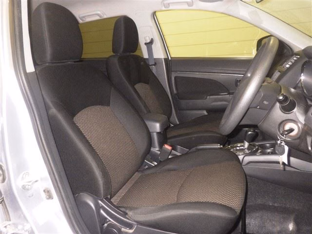 MITSUBISHI RVR