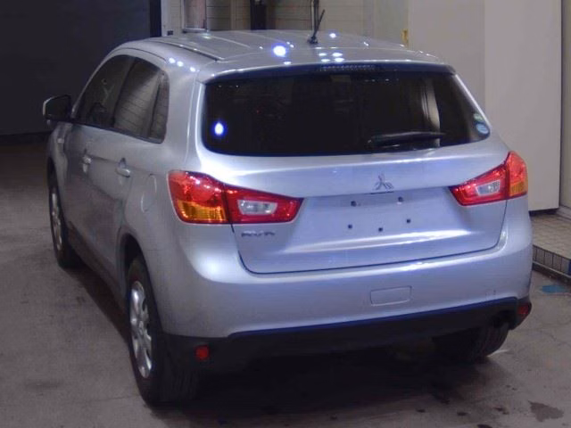 MITSUBISHI RVR