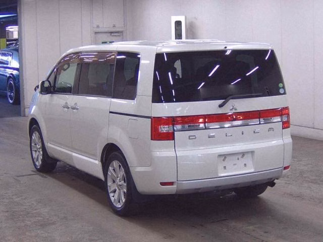 MITSUBISHI DELICA D:5