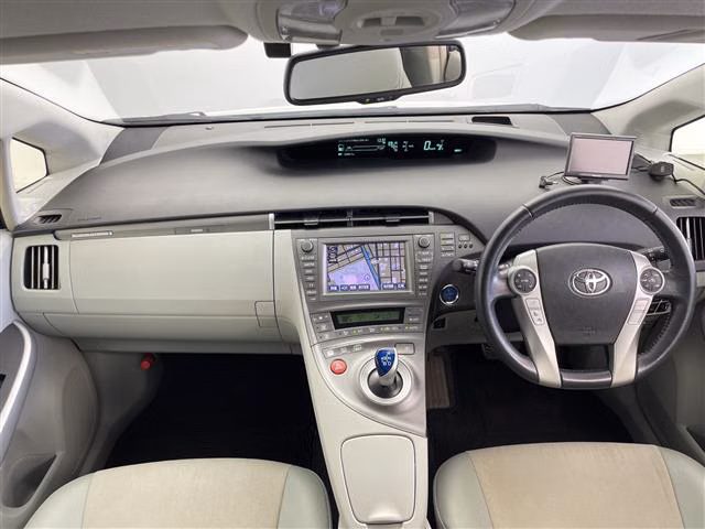TOYOTA PRIUS PHV