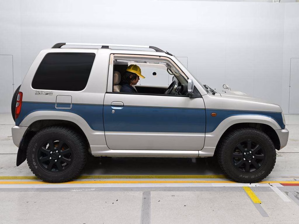 MITSUBISHI PAJERO MINI