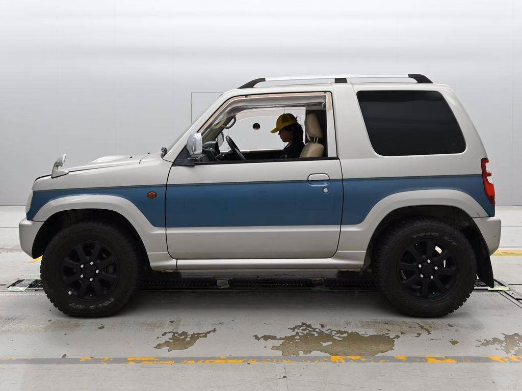 MITSUBISHI PAJERO MINI