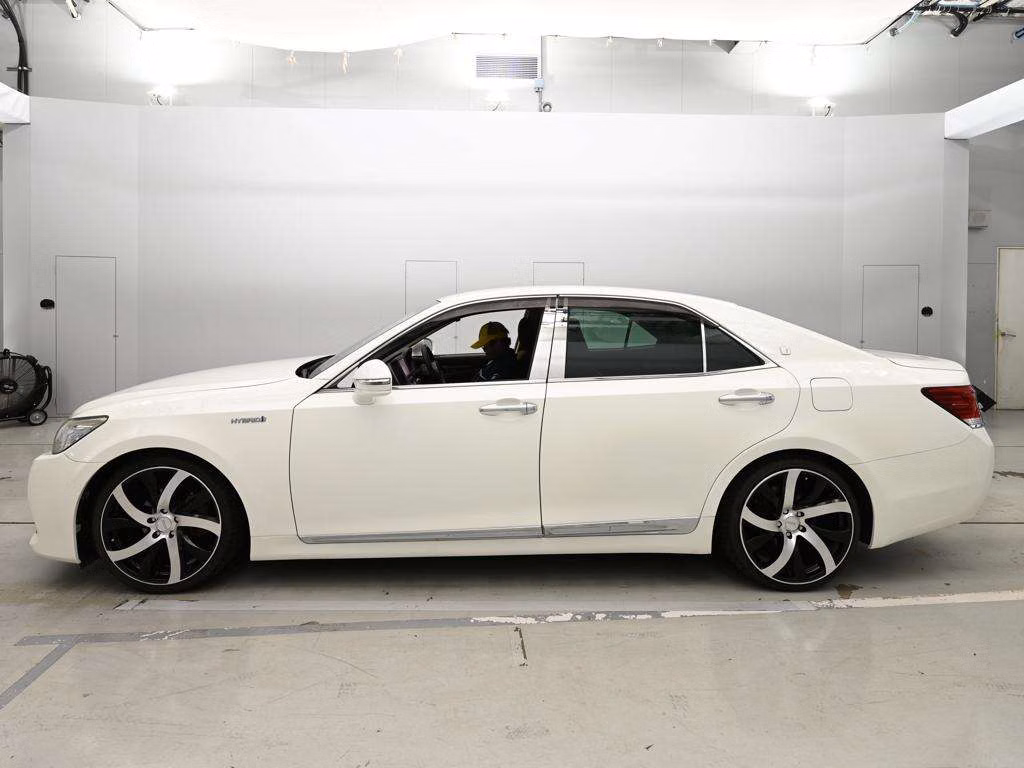 TOYOTA CROWN