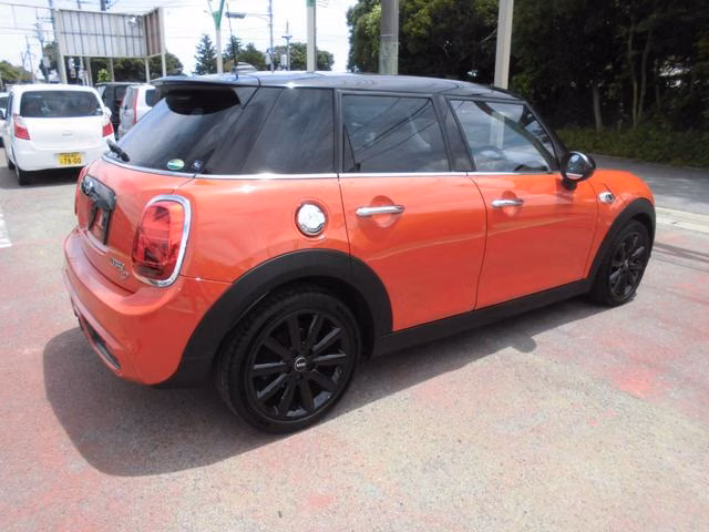 MINI HATCH