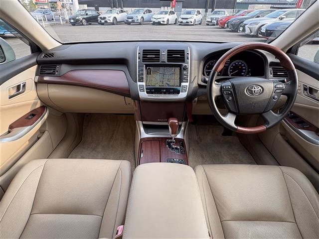 TOYOTA CROWN MAJESTA
