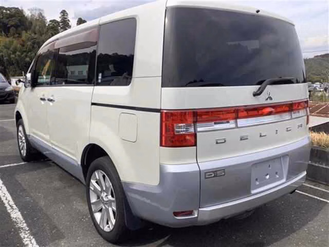 MITSUBISHI DELICA D:5