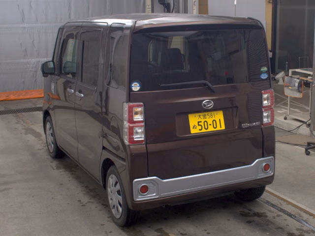 DAIHATSU WAKE