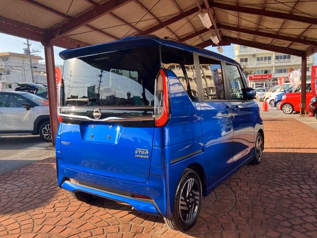 NISSAN ROOX
