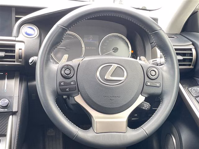 LEXUS IS300H