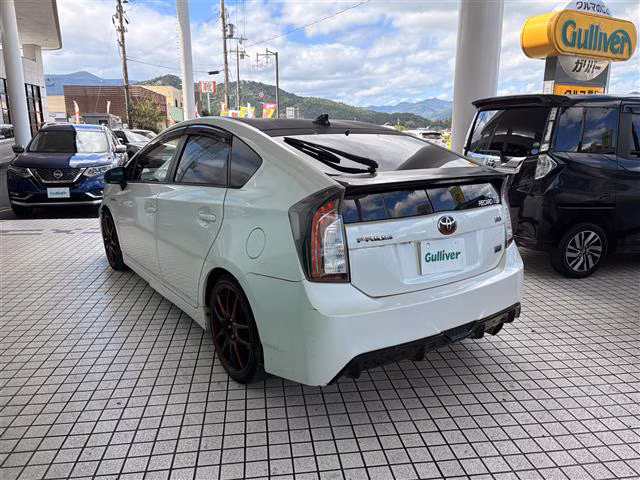 TOYOTA PRIUS