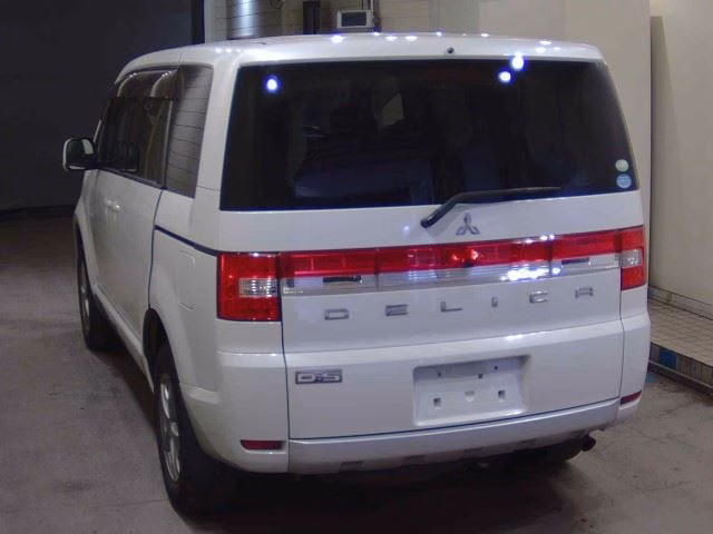 MITSUBISHI DELICA D:5