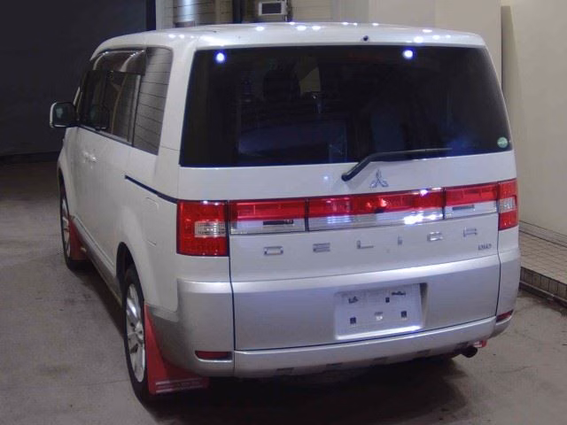 MITSUBISHI DELICA D:5