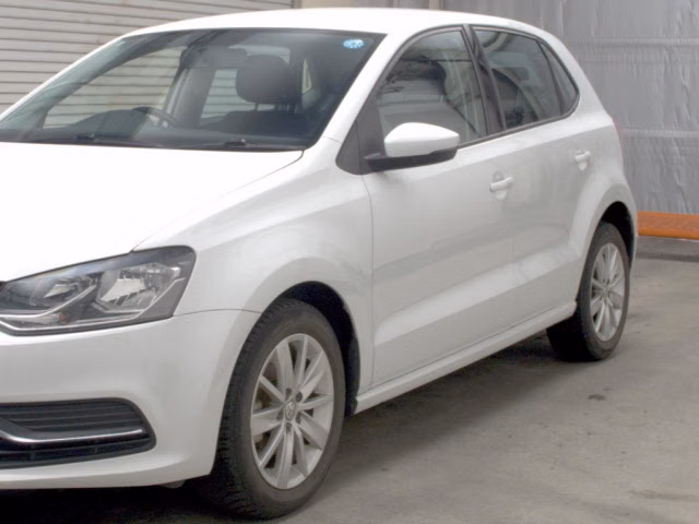 VOLKSWAGEN POLO