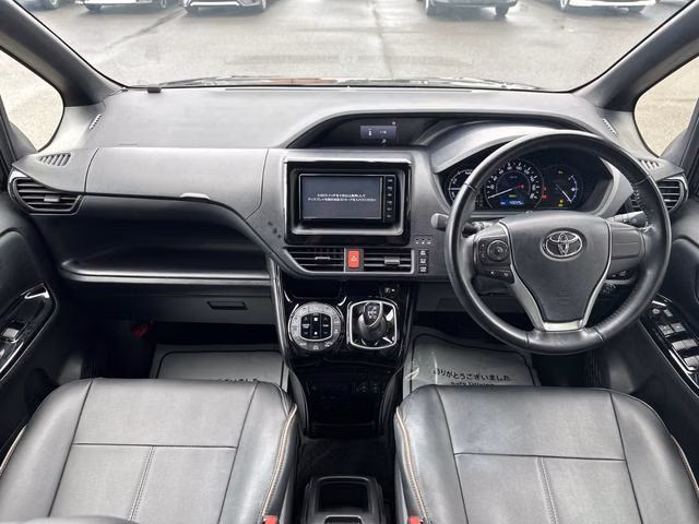 TOYOTA VOXY