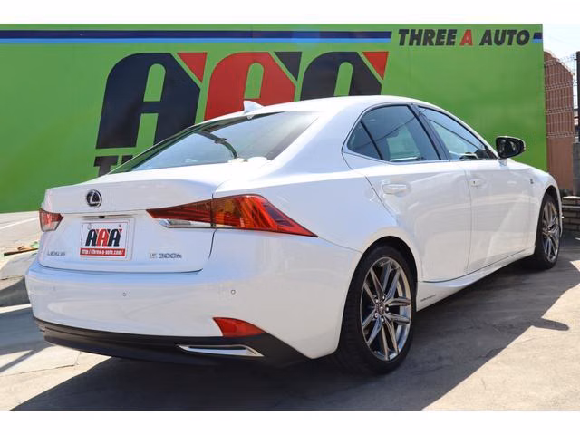 LEXUS IS300H