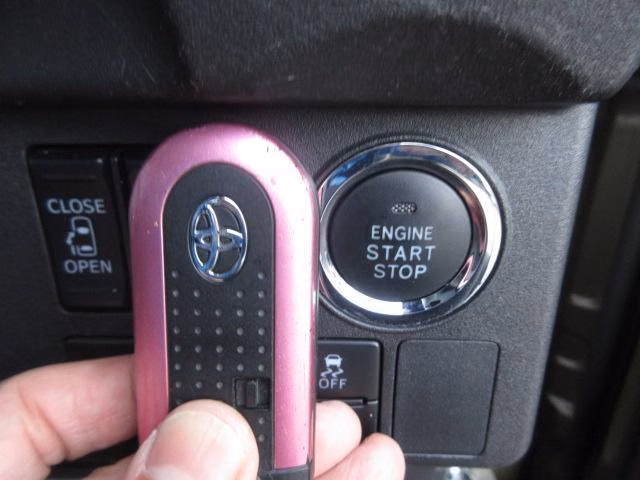 TOYOTA PIXIS MEGA