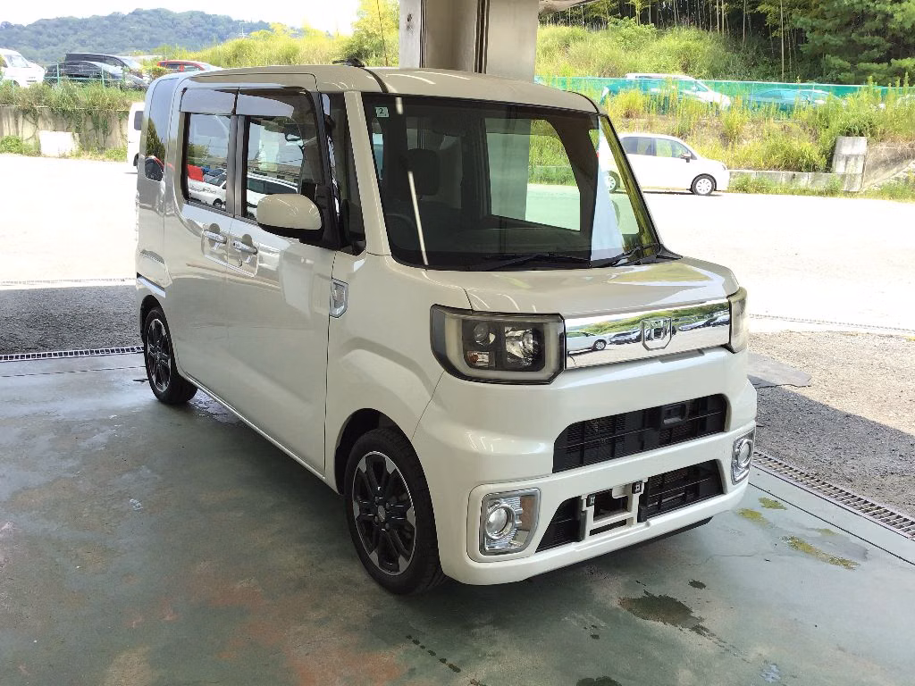 DAIHATSU WAKE
