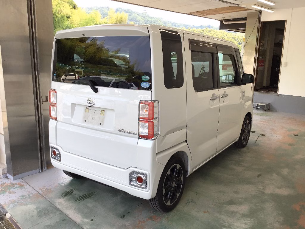 DAIHATSU WAKE