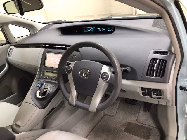 TOYOTA PRIUS