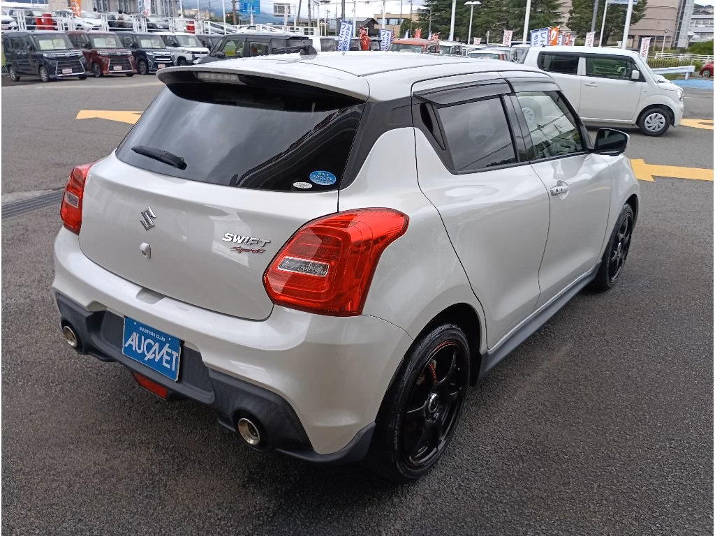 SUZUKI SWIFT