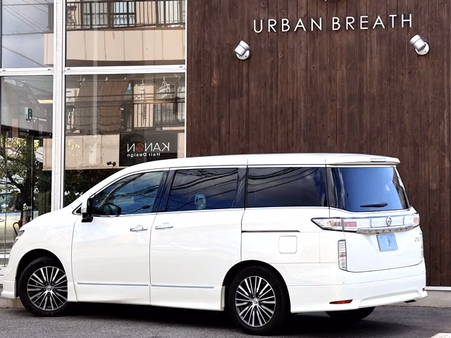 NISSAN ELGRAND