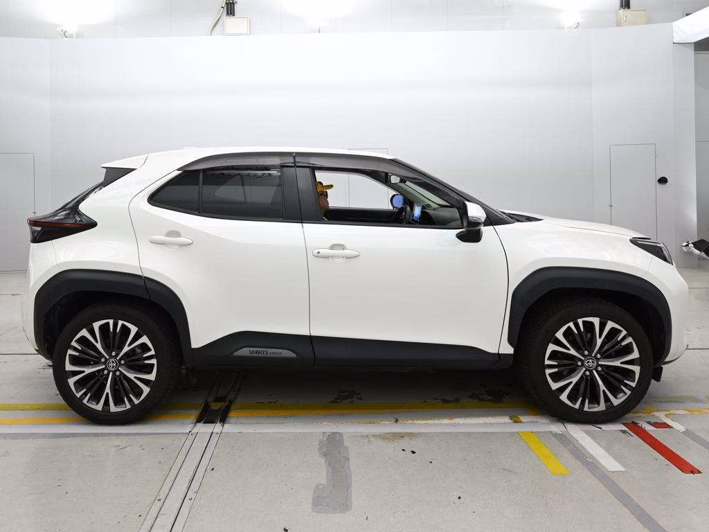TOYOTA YARIS CROSS