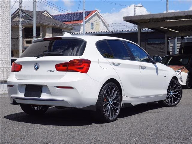 BMW 1-SERIES
