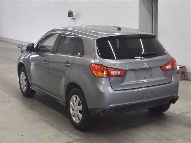 MITSUBISHI RVR