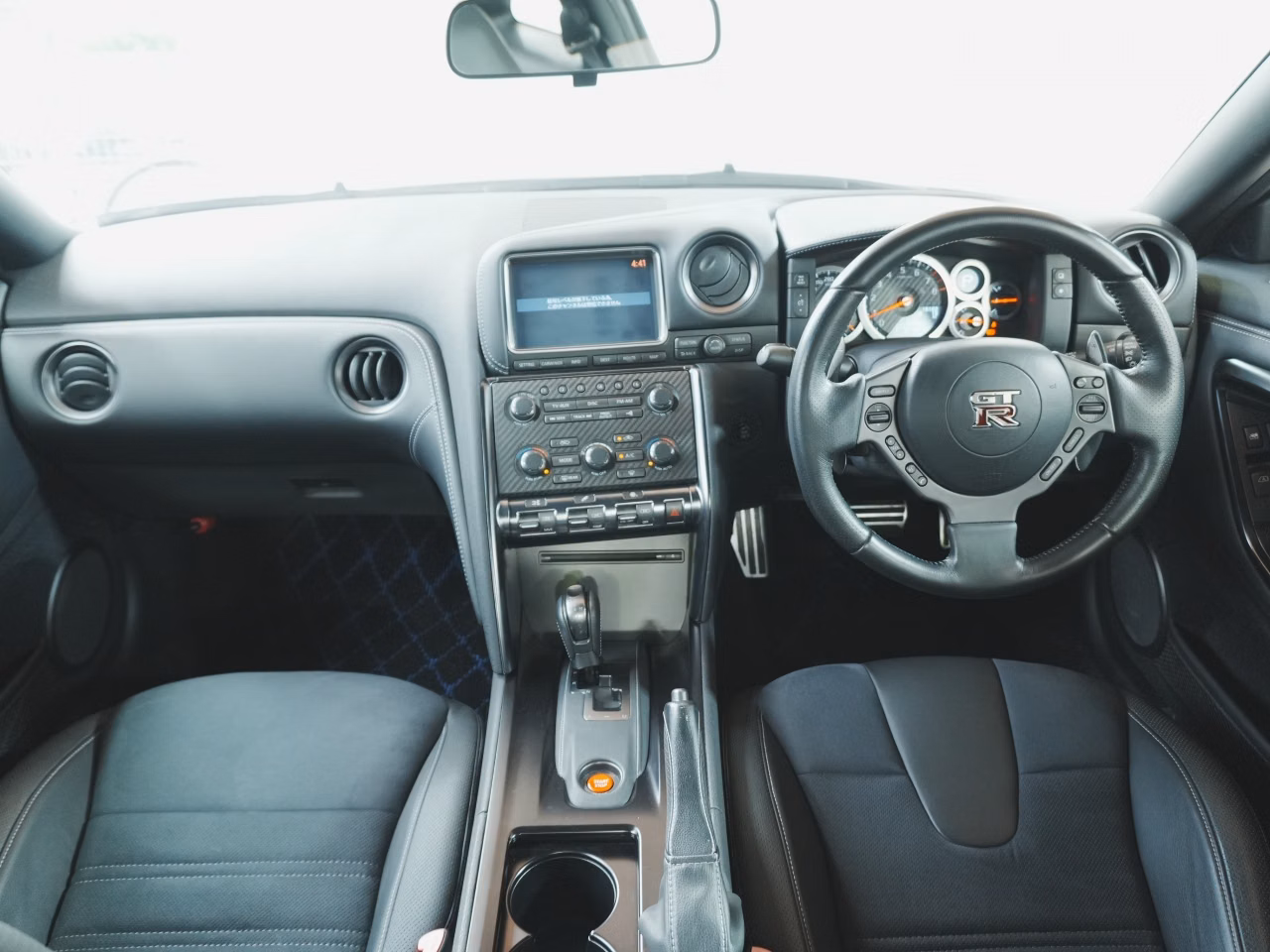 NISSAN GT-R