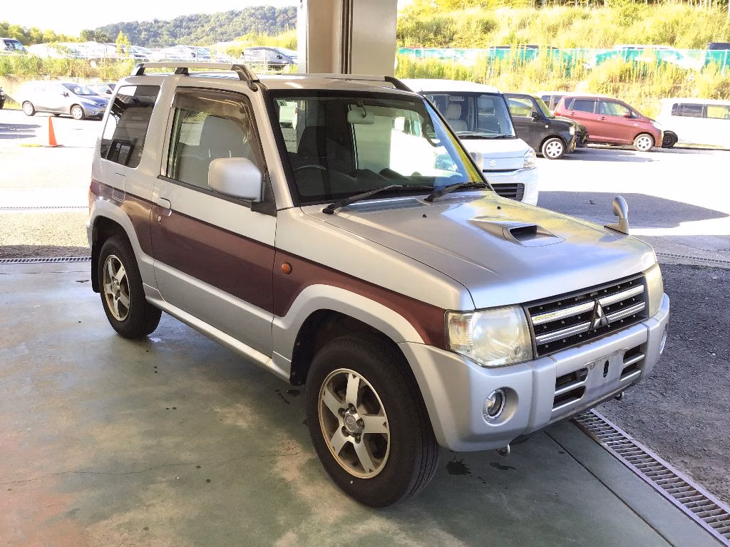 MITSUBISHI PAJERO MINI