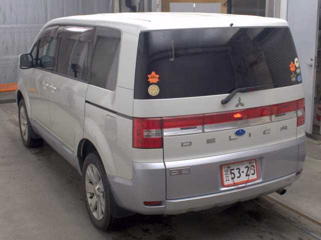 MITSUBISHI DELICA D:5