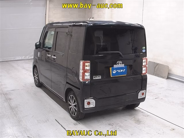 TOYOTA PIXIS MEGA