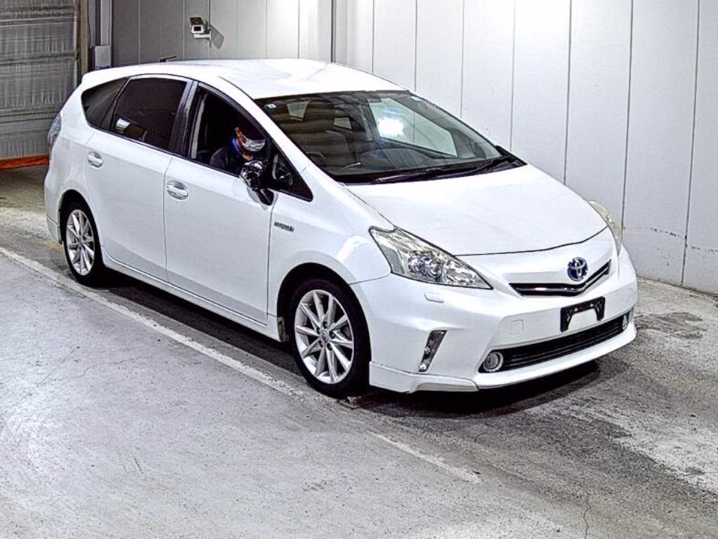 TOYOTA PRIUS ALPHA