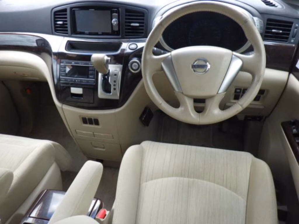 NISSAN ELGRAND