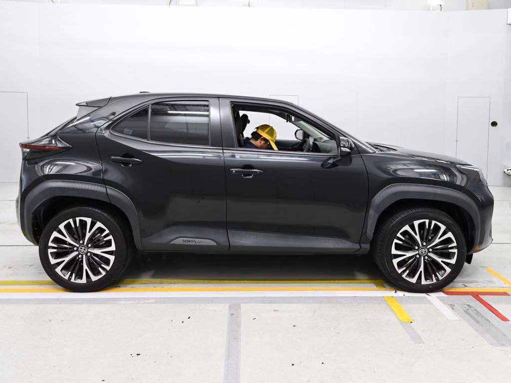 TOYOTA YARIS CROSS