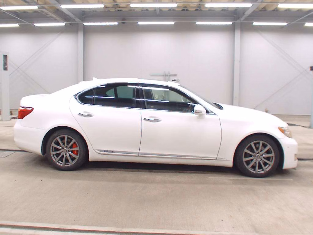 LEXUS LS600H