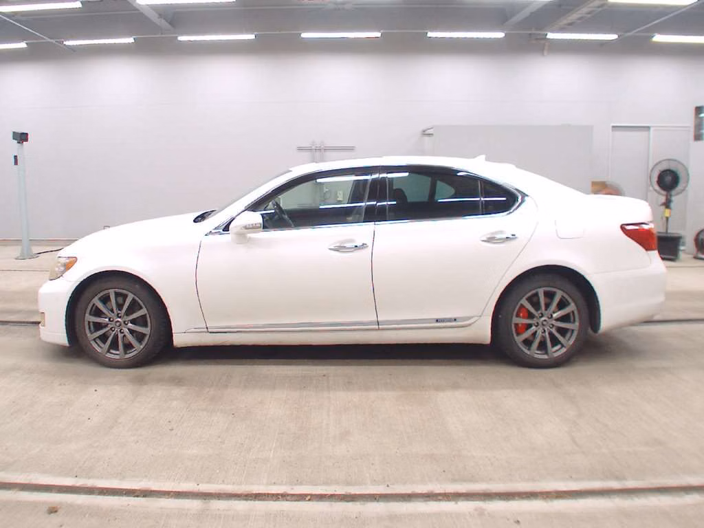 LEXUS LS600H
