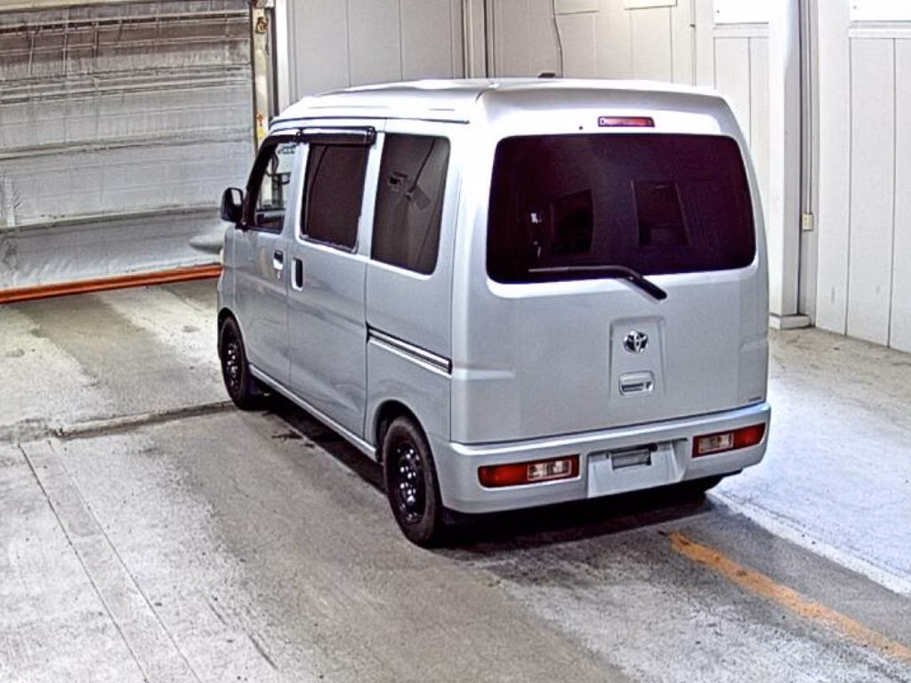 TOYOTA PIXIS VAN