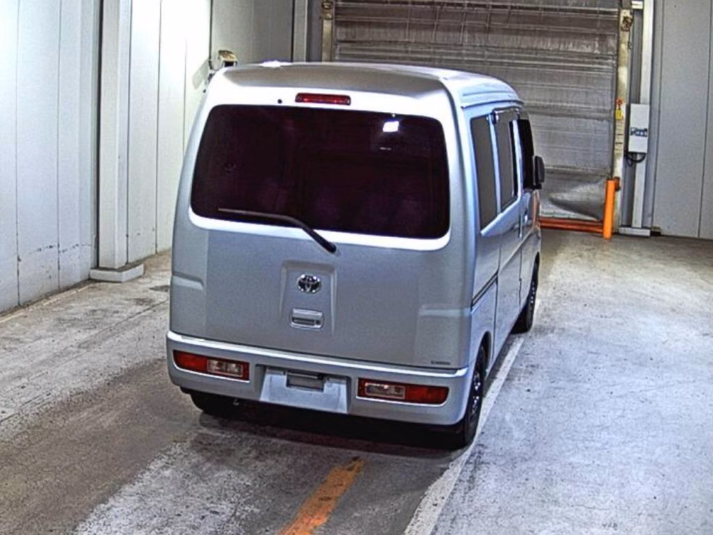TOYOTA PIXIS VAN