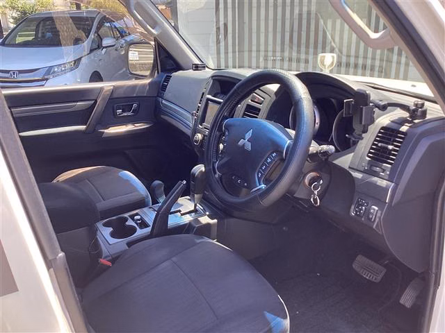 MITSUBISHI PAJERO