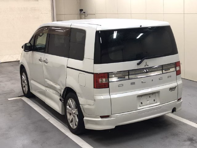 MITSUBISHI DELICA D:5