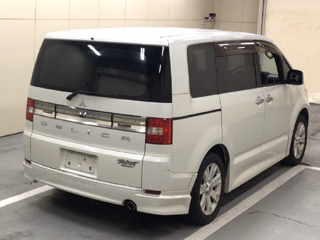 MITSUBISHI DELICA D:5