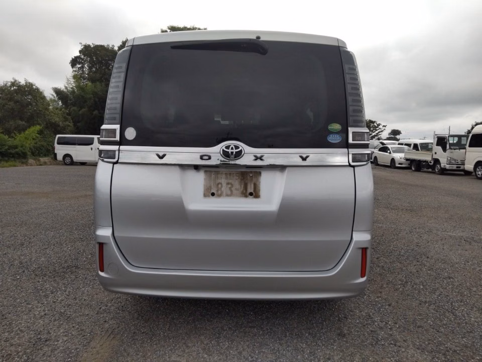 TOYOTA VOXY