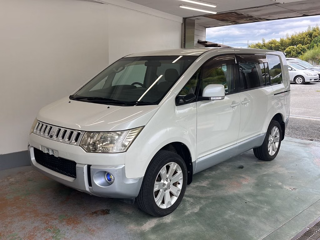MITSUBISHI DELICA D:5
