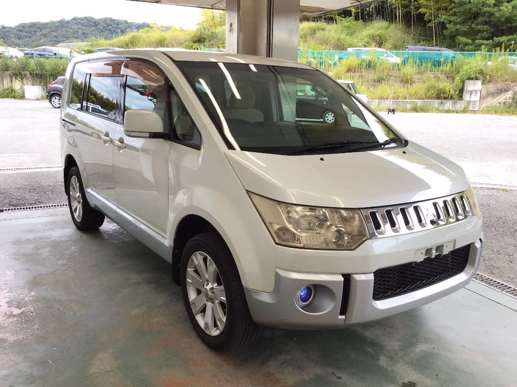 MITSUBISHI DELICA D:5