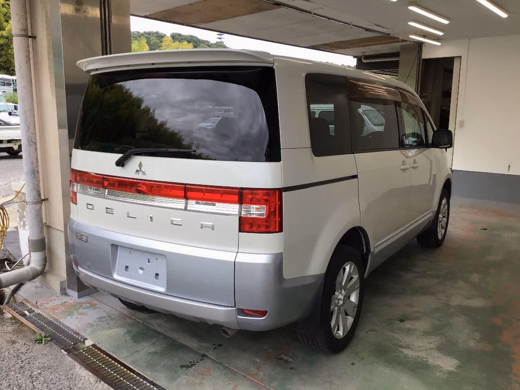 MITSUBISHI DELICA D:5