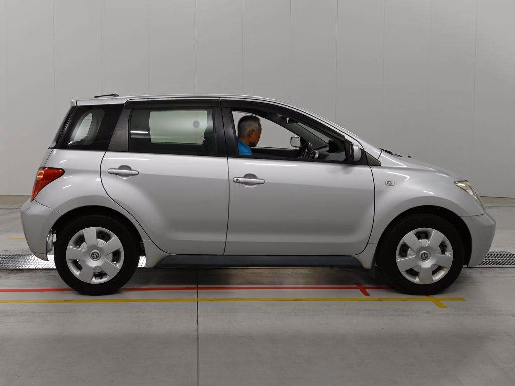 TOYOTA IST