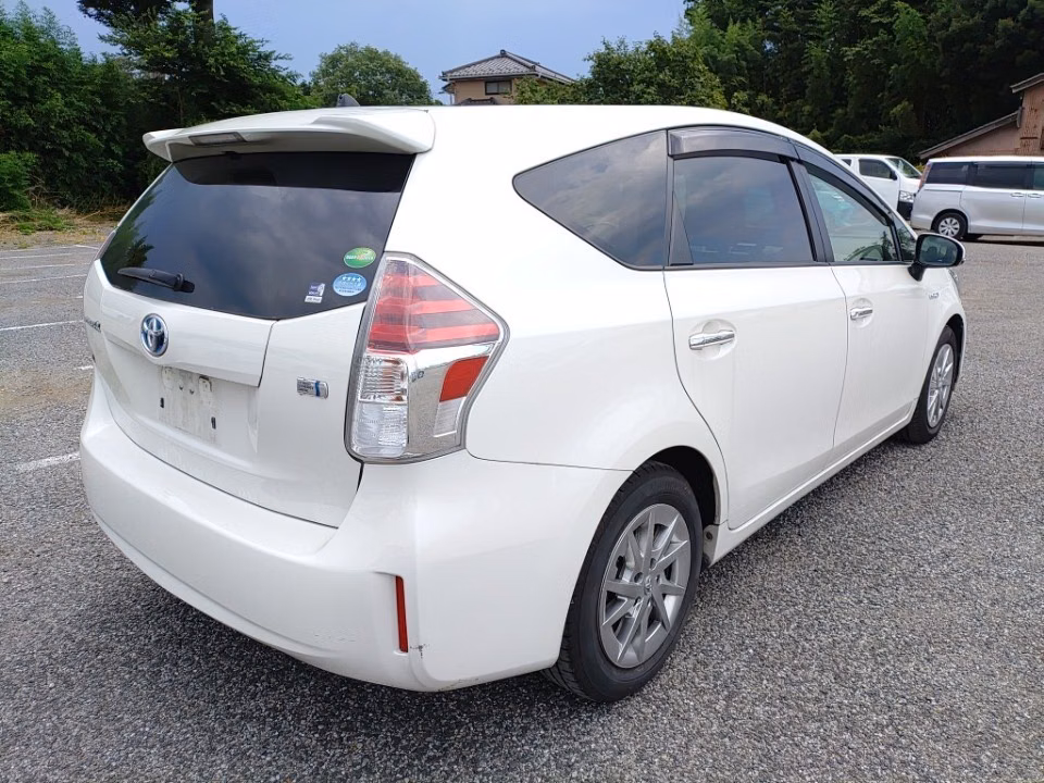 TOYOTA PRIUS ALPHA
